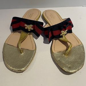GUCCI GOLD SANDALS THONGS FLIP FLOPS WITH BEES AND BOWS